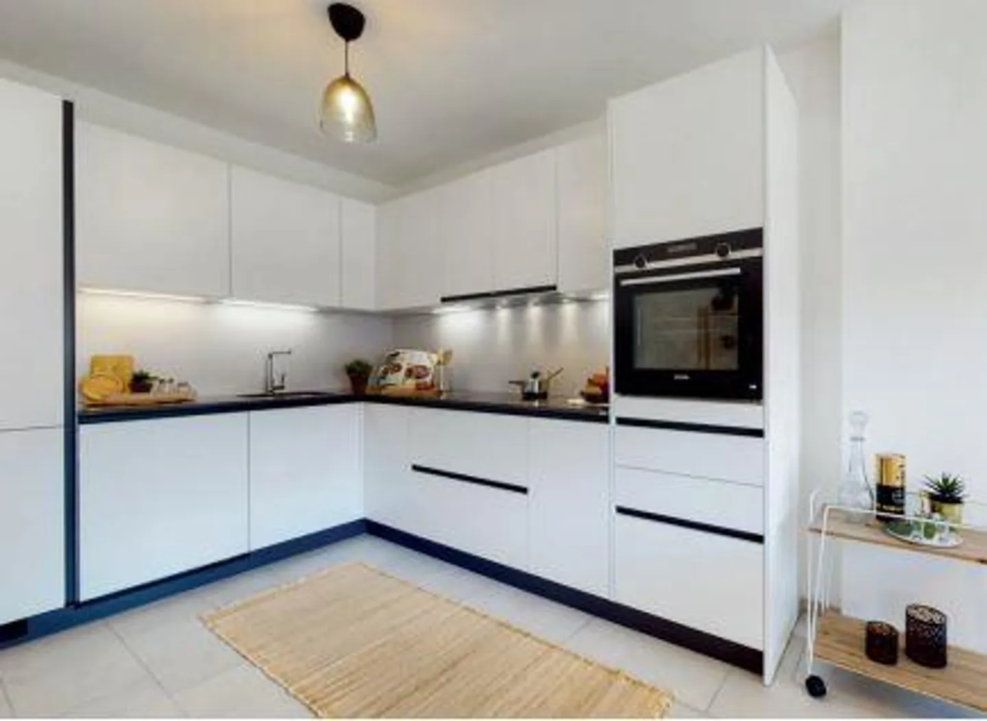 Elegante Wohnung mit großem Privatgarten - Foto 3 von 11