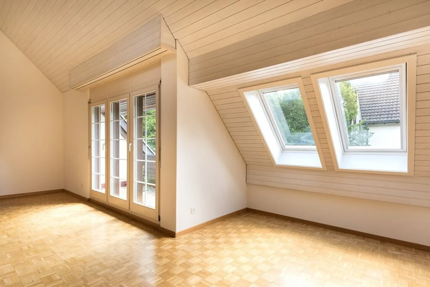 Spacious Family Apartment - Photo 3 of 6