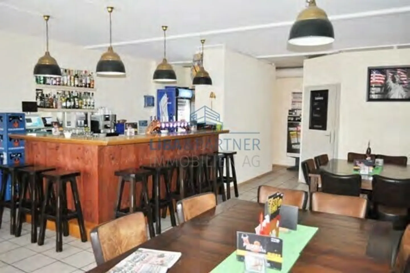 Mixed-use building for sale - Photo 11 of 13