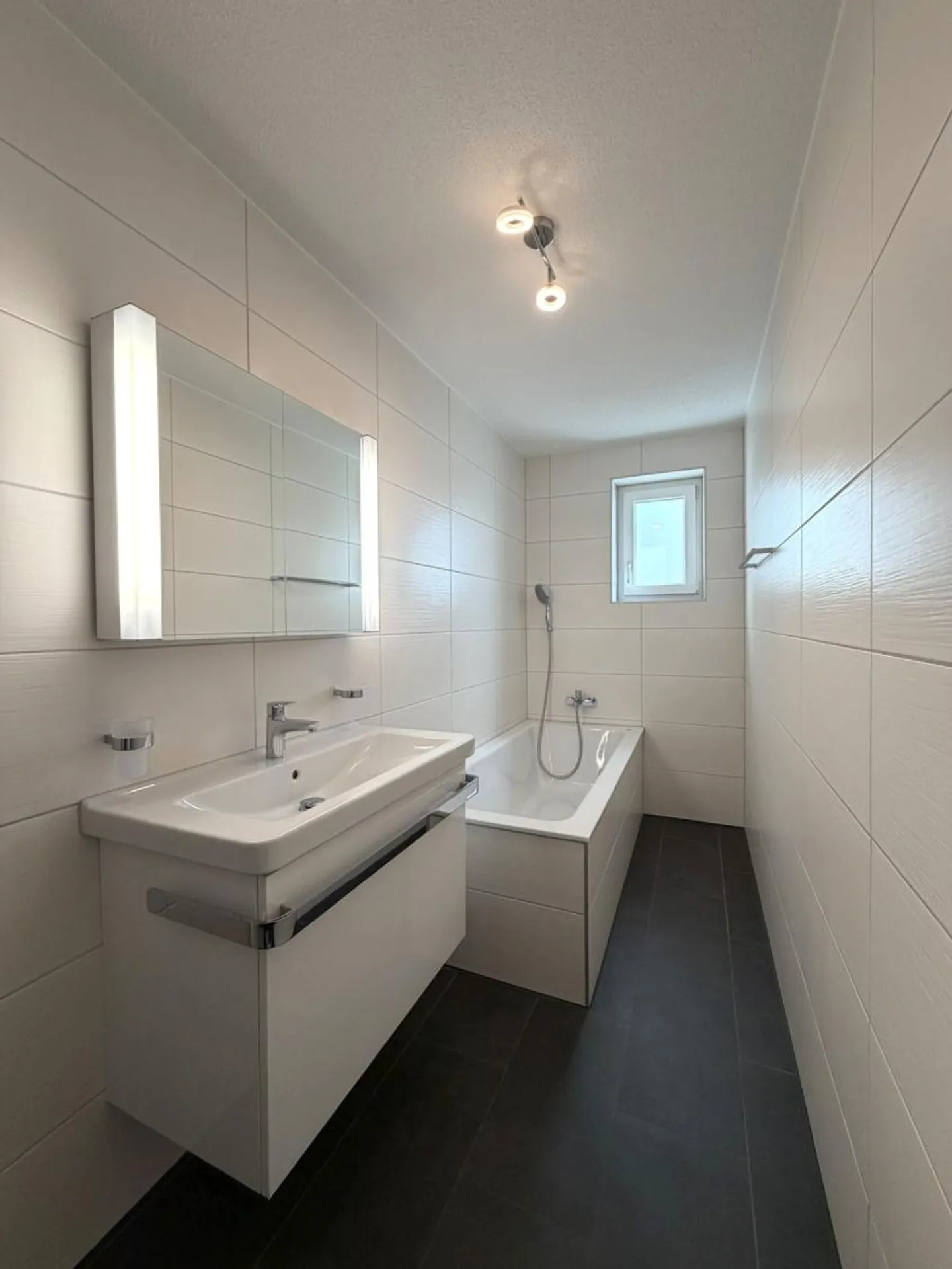 Tavannes, magnifique appartement de 3,5 pièces au rez-de-chaussée avec terrasse - Photo 9 sur 11