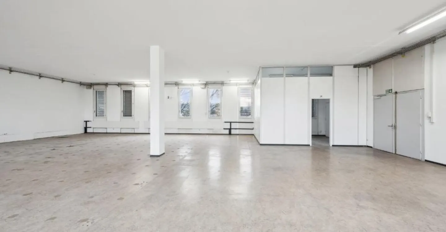 Plus d'espace pour votre entreprise : 305 m² d'espace de stockage avec élévateur à marchandises - Photo 5 sur 6
