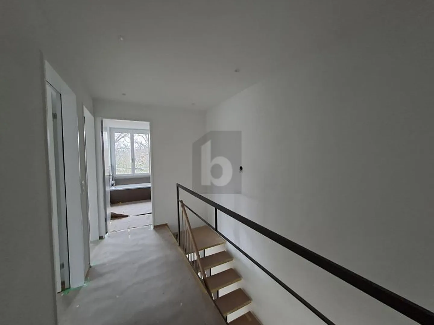 ELEGANCE, COMFORT, AND LIGHT FOR THE WHOLE FAMILY - Photo 3 of 6