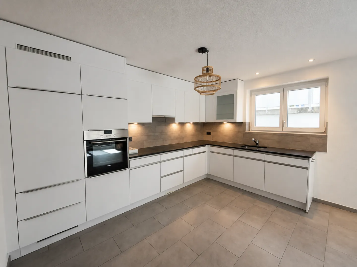 Tavannes, magnifique appartement de 3,5 pièces au rez-de-chaussée avec terrasse - Photo 2 sur 11