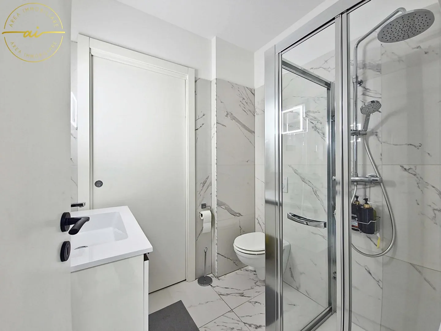 ÉLÉGANT ET LUMINEUX 4.5 PIÈCES AVEC JARDIN PRIVÉ - Photo 8 sur 13