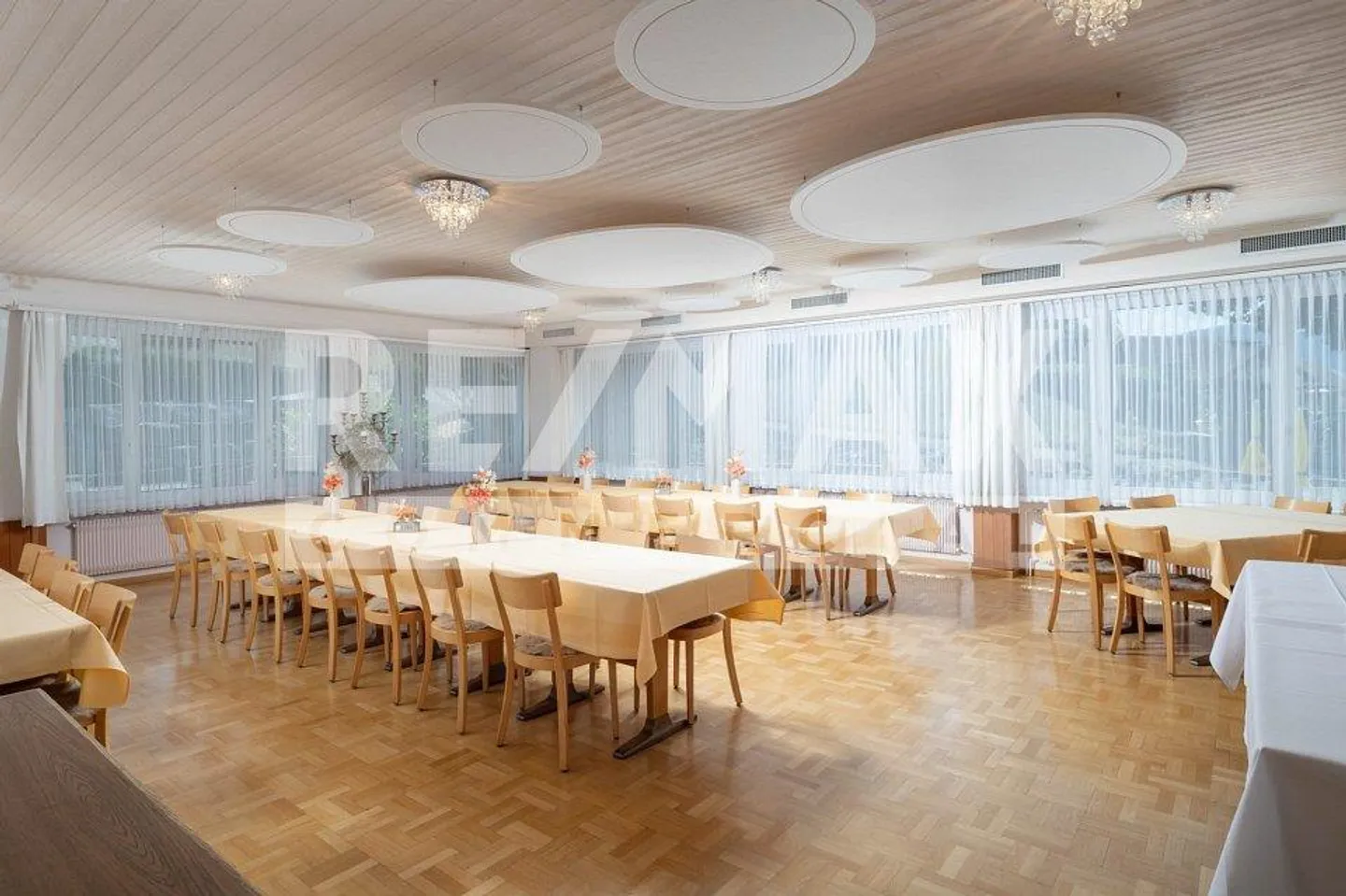 Hôtel-Restaurant avec 15 chambres, 120 places et potentiel de transformation - Photo 5 sur 13