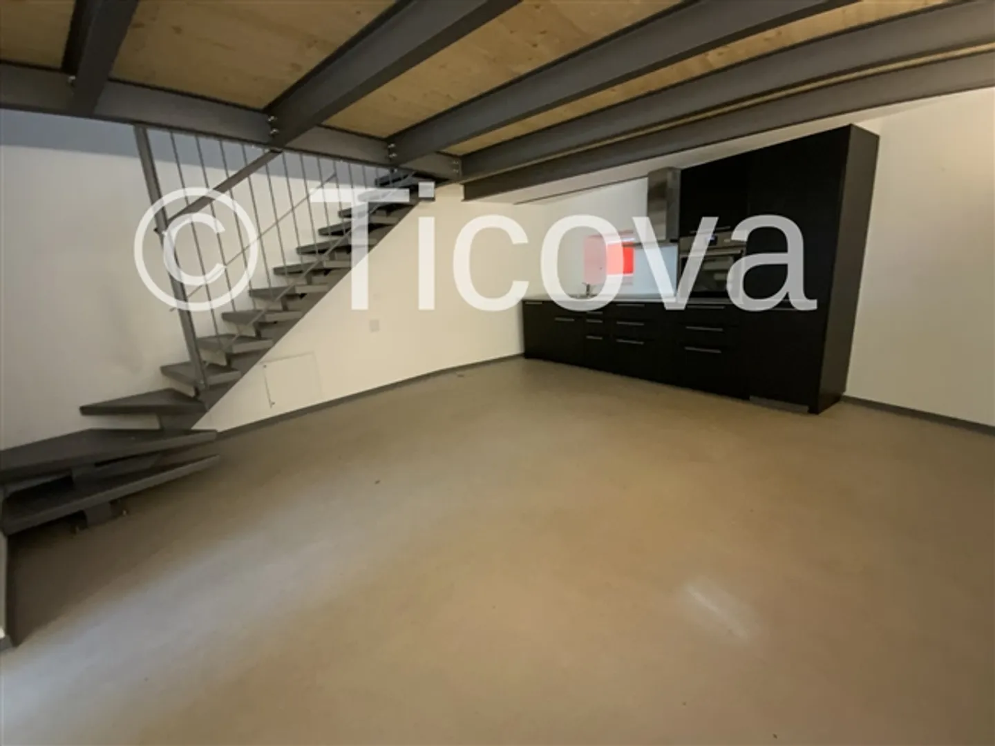 Apartment in completely renovated core - Photo 5 of 15