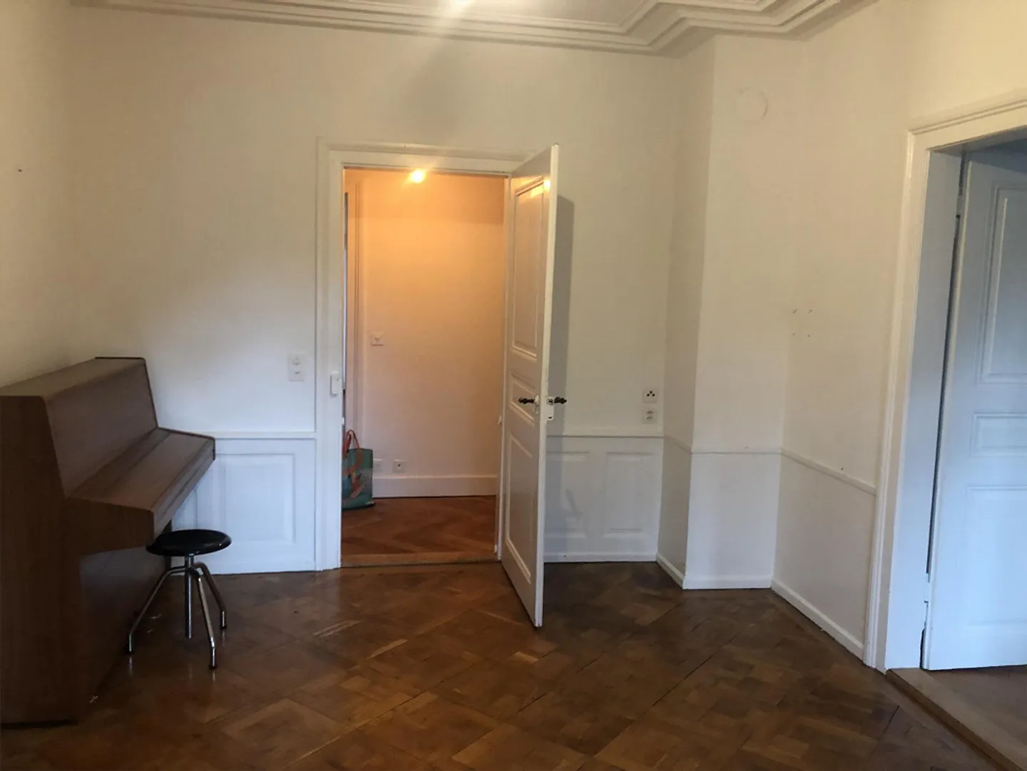 Schöne 4-Zimmer Altbauwohnung mit Wintergarten und Balkon zu vermieten - Foto 6 von 8