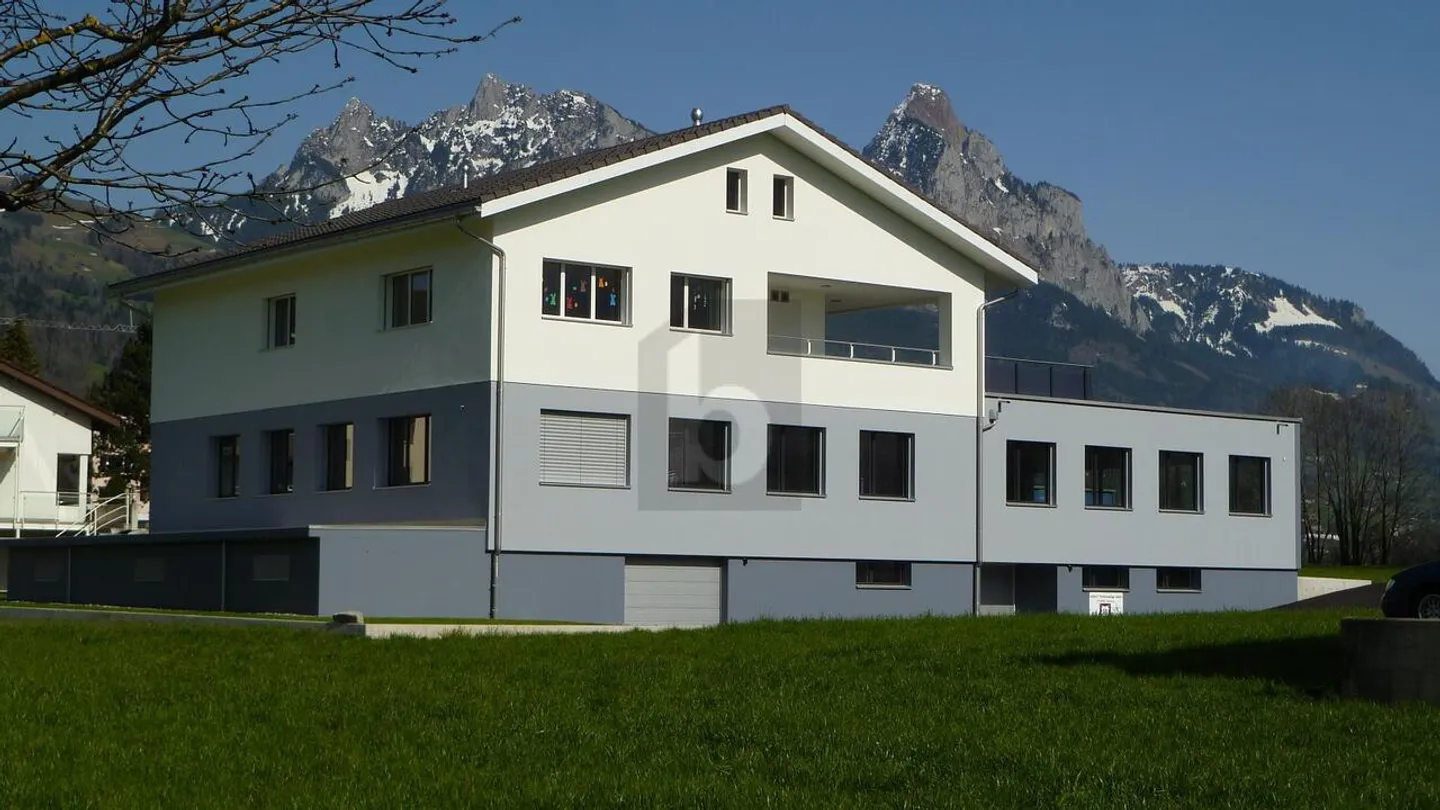 ATTIVITÀ LUMINOSA E ATTRAENTE - Foto 4 di 5