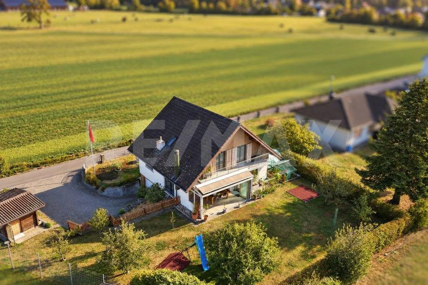 Maison familiale de 6,5 pièces avec beaucoup d'espace, grand jardin... - Photo 1 sur 13