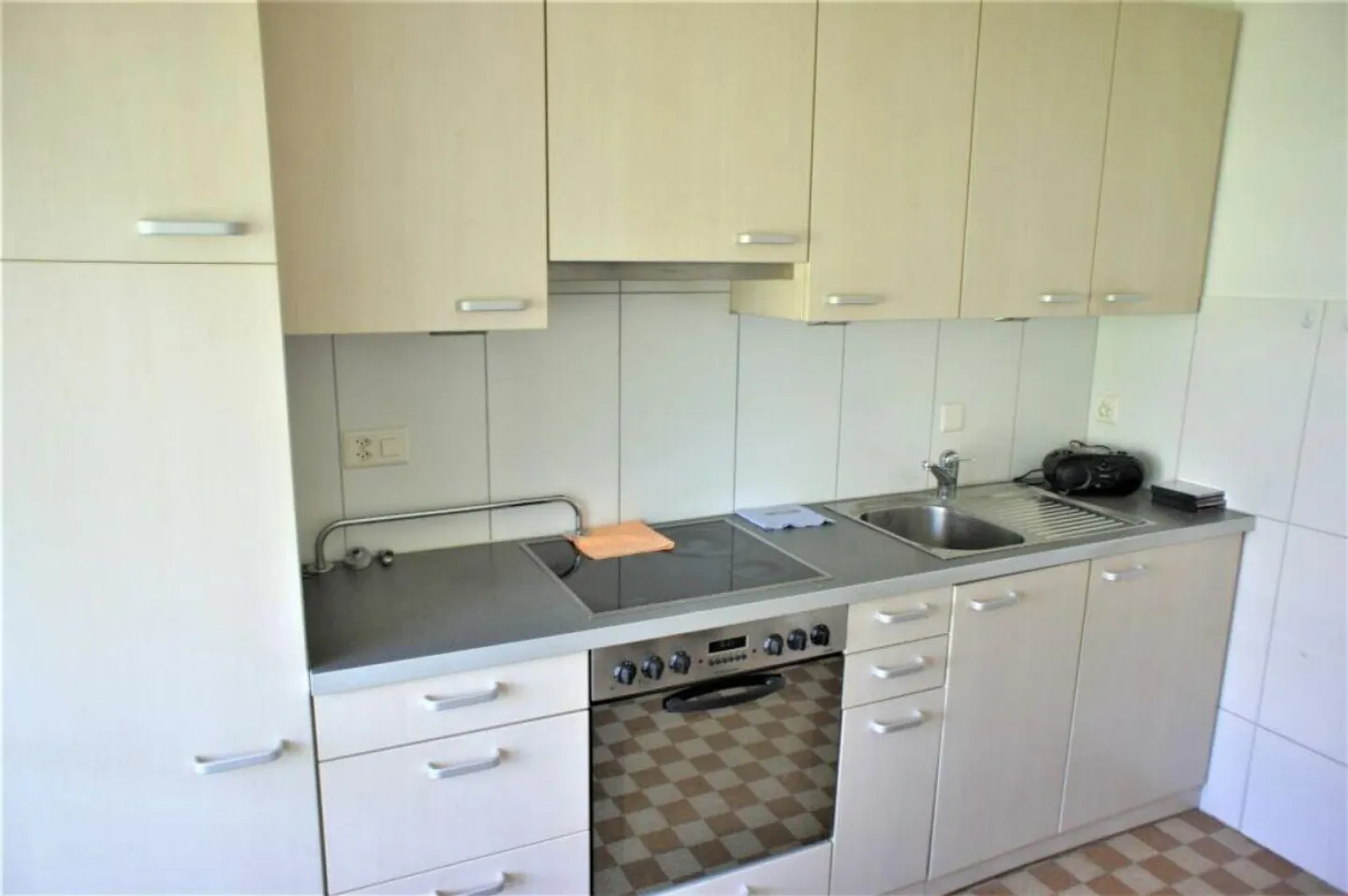 Appartamento spazioso e luminoso in una posizione tranquilla! - Foto 2 di 8
