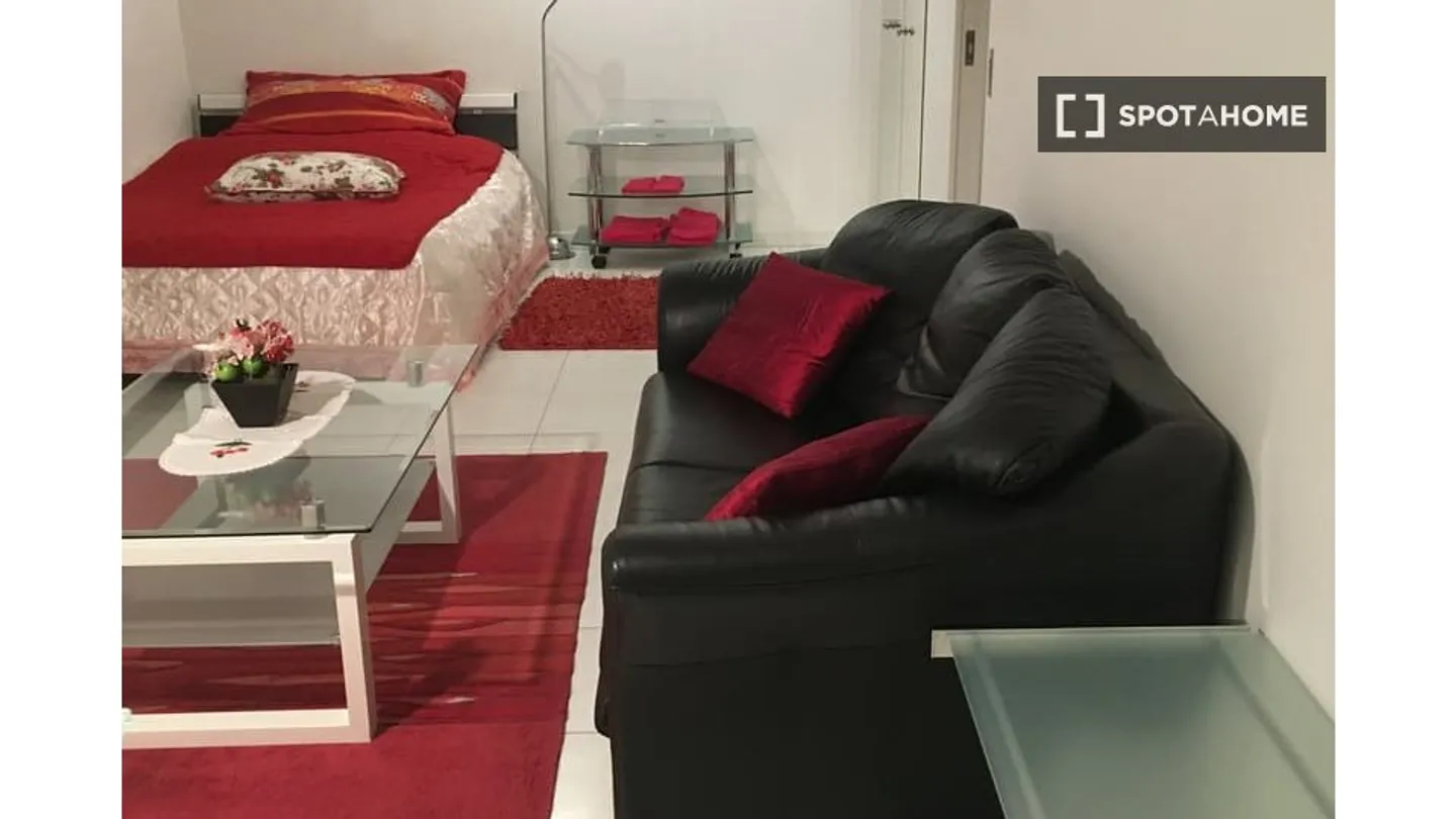 Discover, visit and rent your new home online with full confidence. - Photo 10 of 18