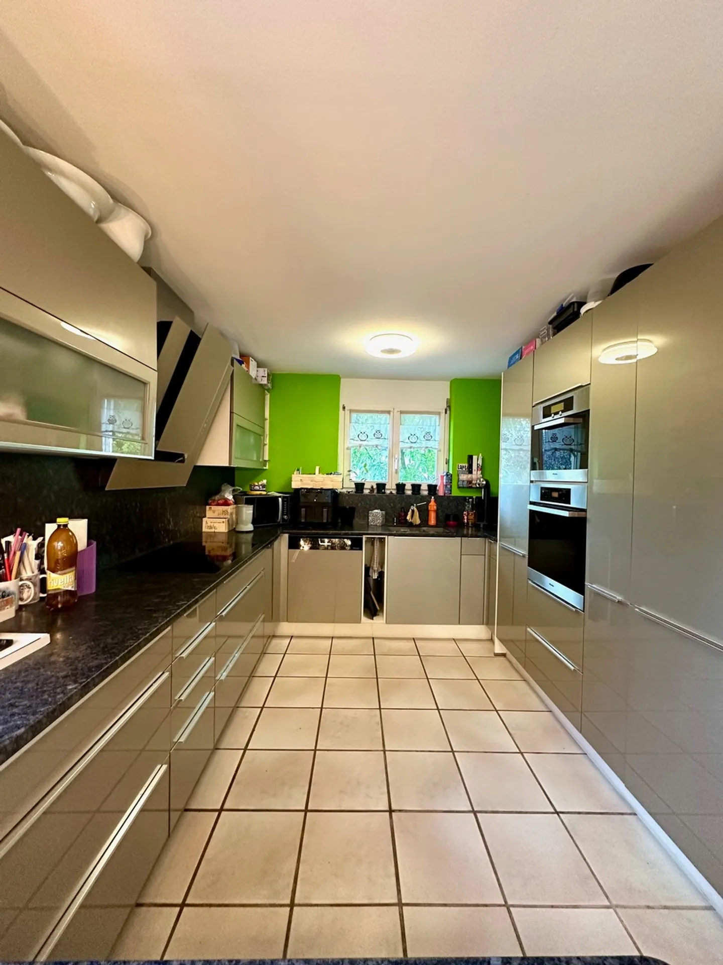 Charmantes Eck-Einfamilienhaus mit Garten und Doppelgarage - Foto 7 von 19