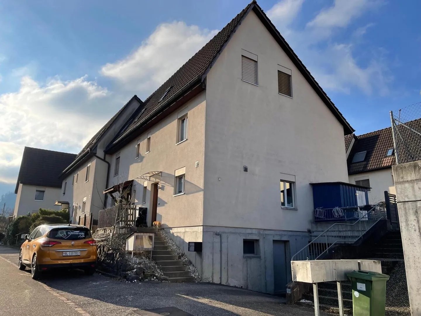 Charmantes Eck-Einfamilienhaus mit Garten und Doppelgarage - Foto 1 von 19