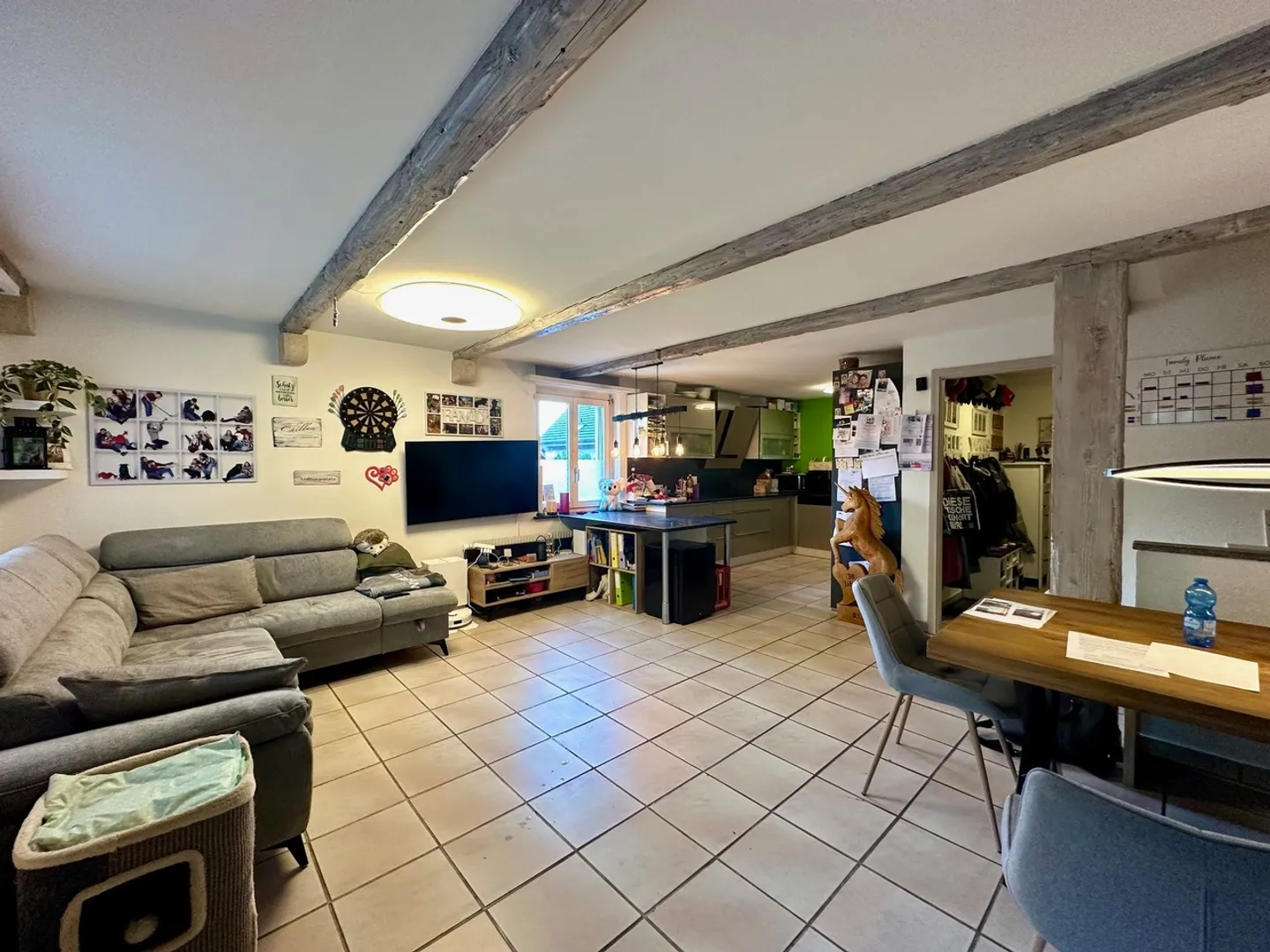 Charmantes Eck-Einfamilienhaus mit Garten und Doppelgarage - Foto 4 von 19