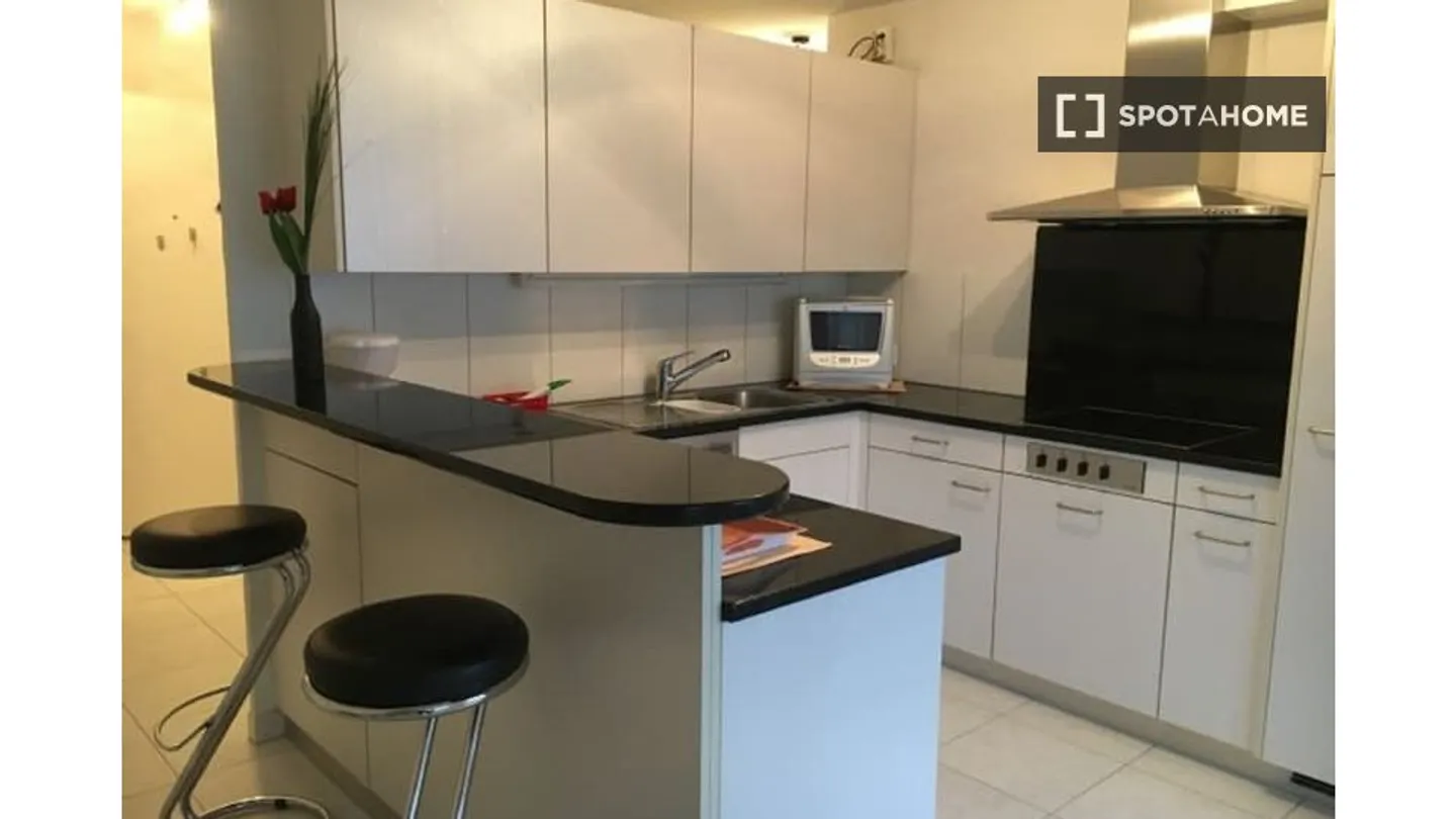 Discover, visit and rent your new home online with full confidence. - Photo 5 of 18