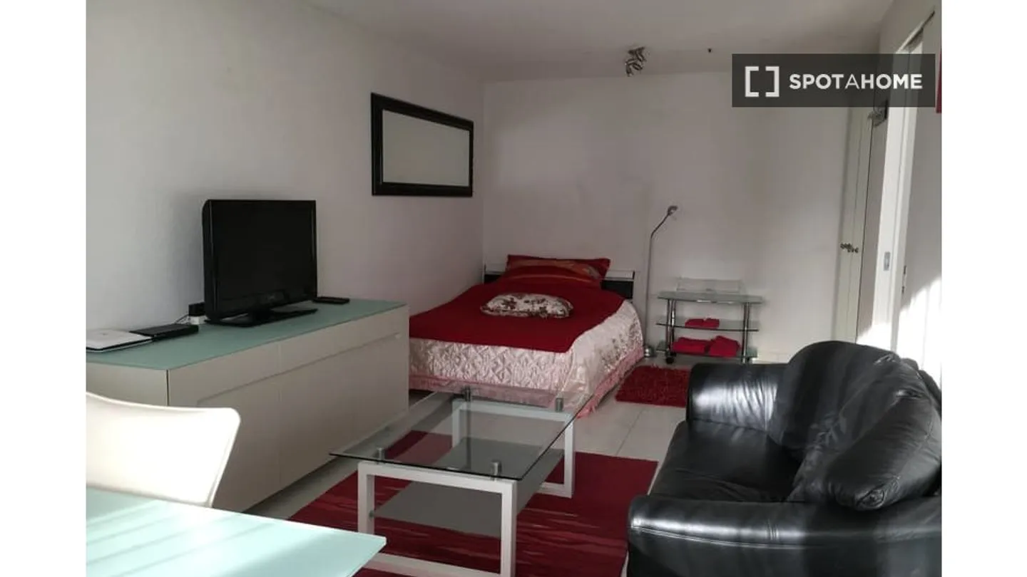 Discover, visit and rent your new home online with full confidence. - Photo 13 of 18