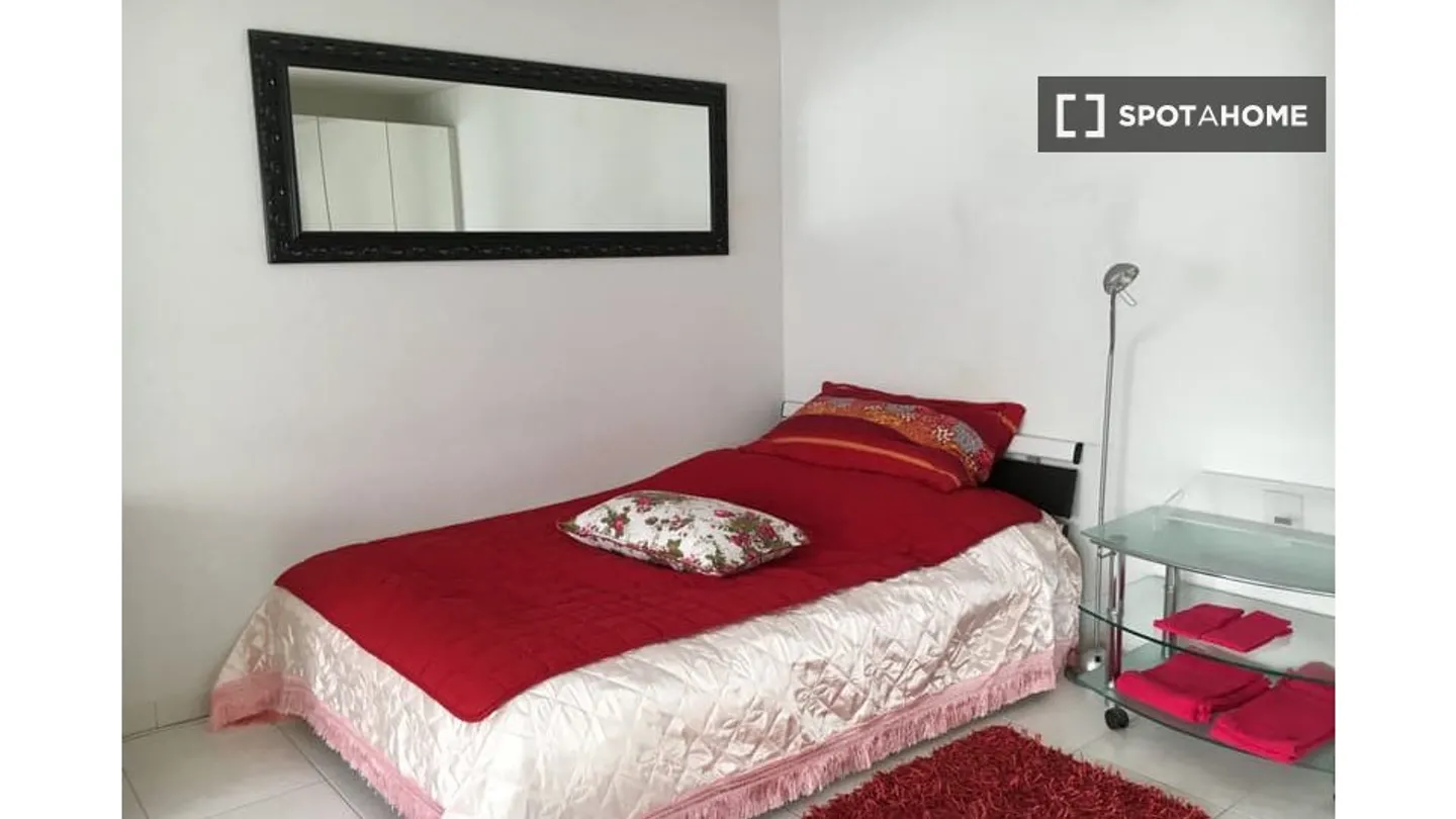 Discover, visit and rent your new home online with full confidence. - Photo 14 of 18