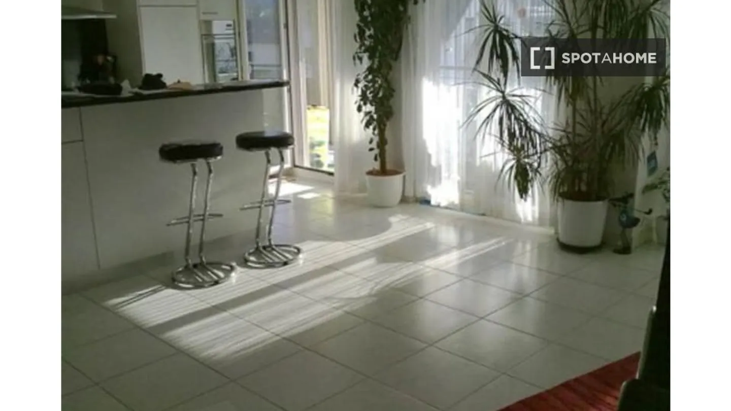 Discover, visit and rent your new home online with full confidence. - Photo 17 of 18