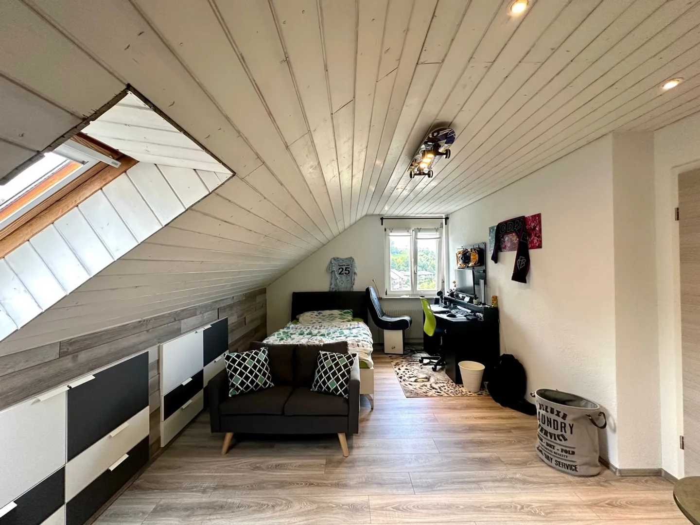 Charmantes Eck-Einfamilienhaus mit Garten und Doppelgarage - Foto 14 von 19