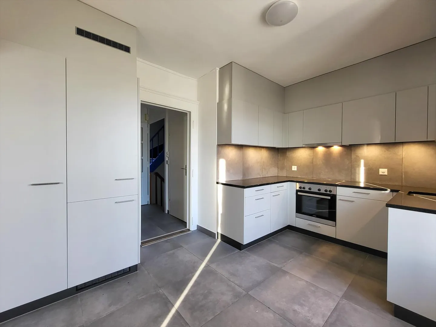 Somptueux appartement entièrement rénové - Photo 4 sur 11