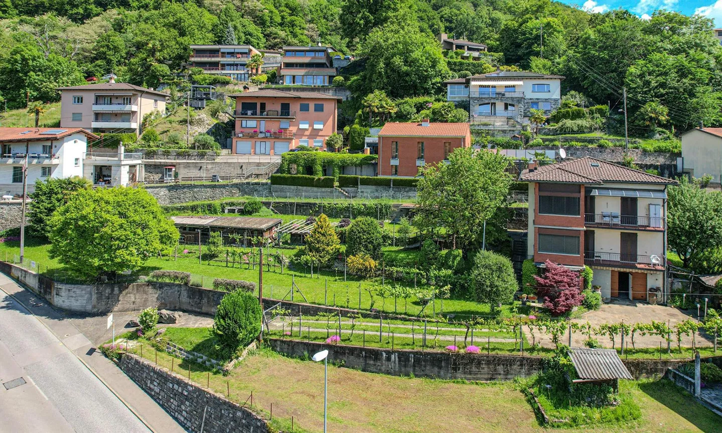 LARGE BUILDABLE LAND WITH LAKE VIEW IN SONVICO - Photo 2 of 3