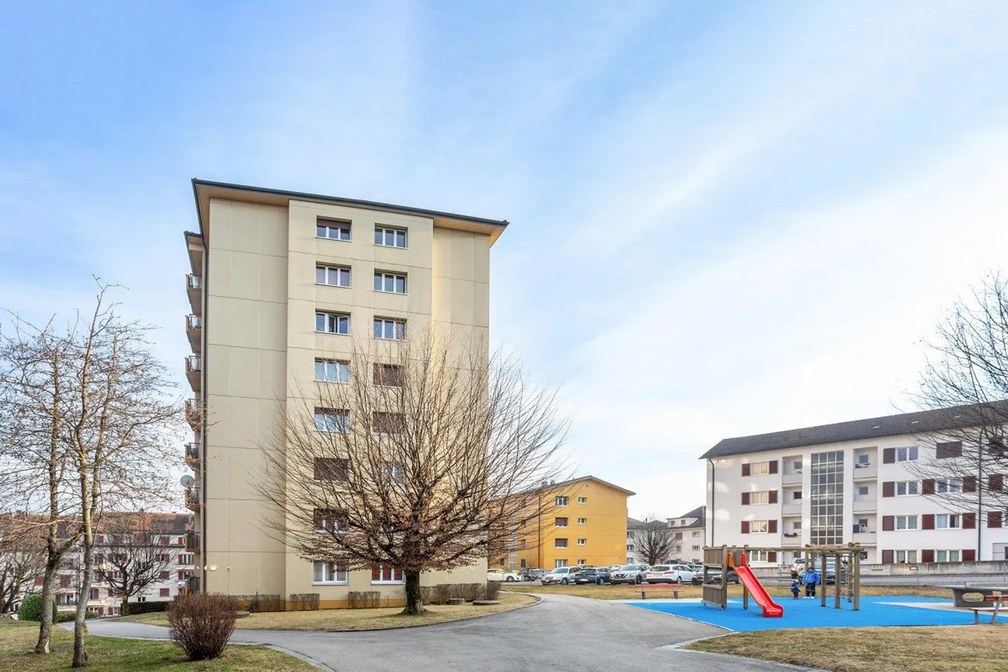 Appartement de 3 pièces près du centre-ville et des hôpitaux - Photo 2 sur 9