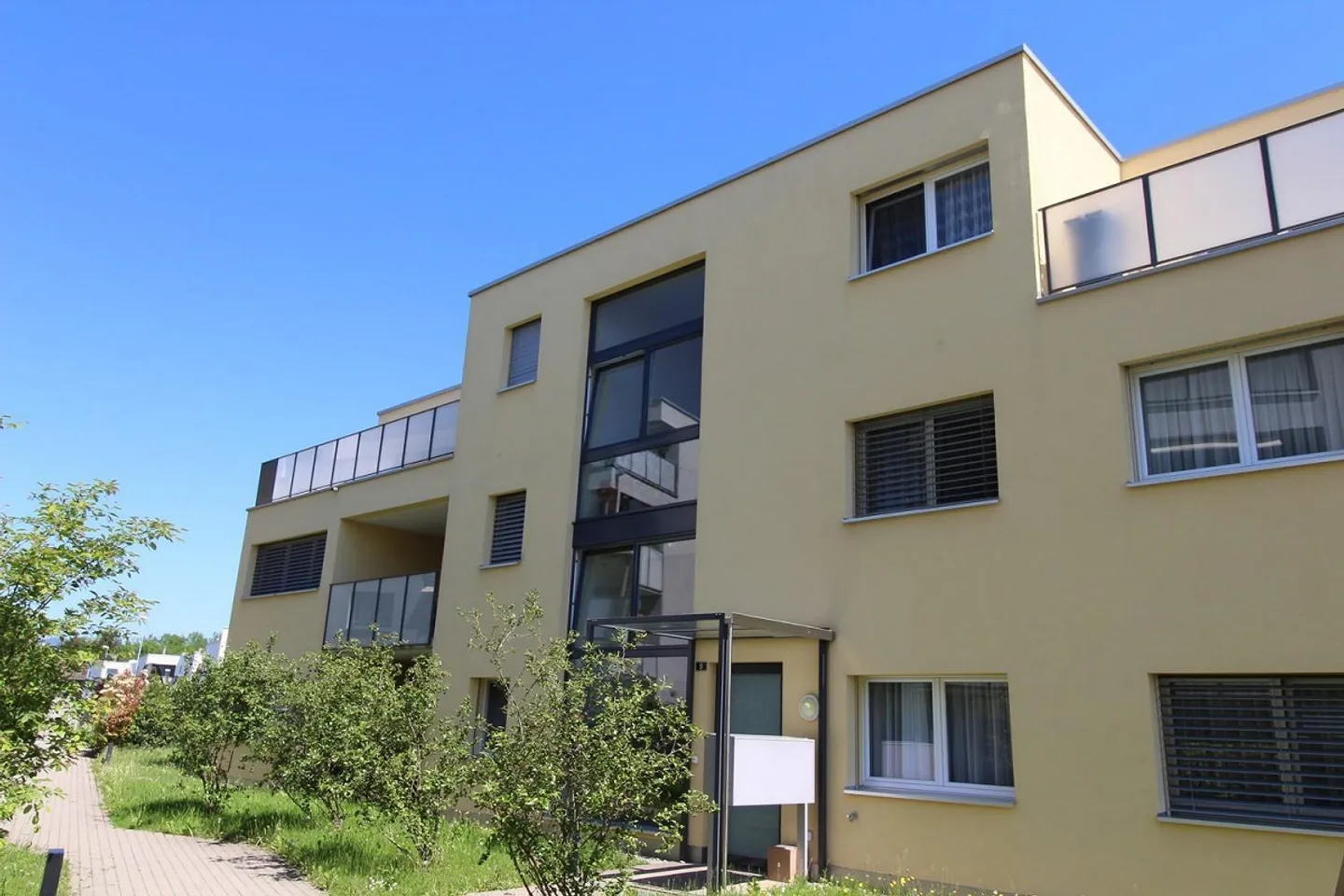 Appartamento luminoso di 4,5 stanze in affitto nell'Oberland - Foto 1 di 8