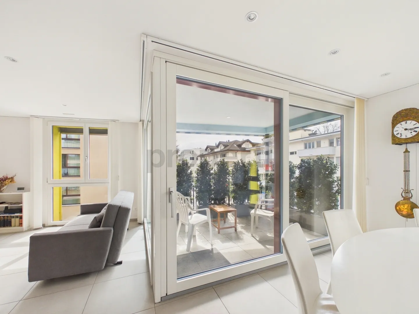 Moderno appartamento di 4 stanze con loggia nel centro di Wädenswil - Foto 4 di 13
