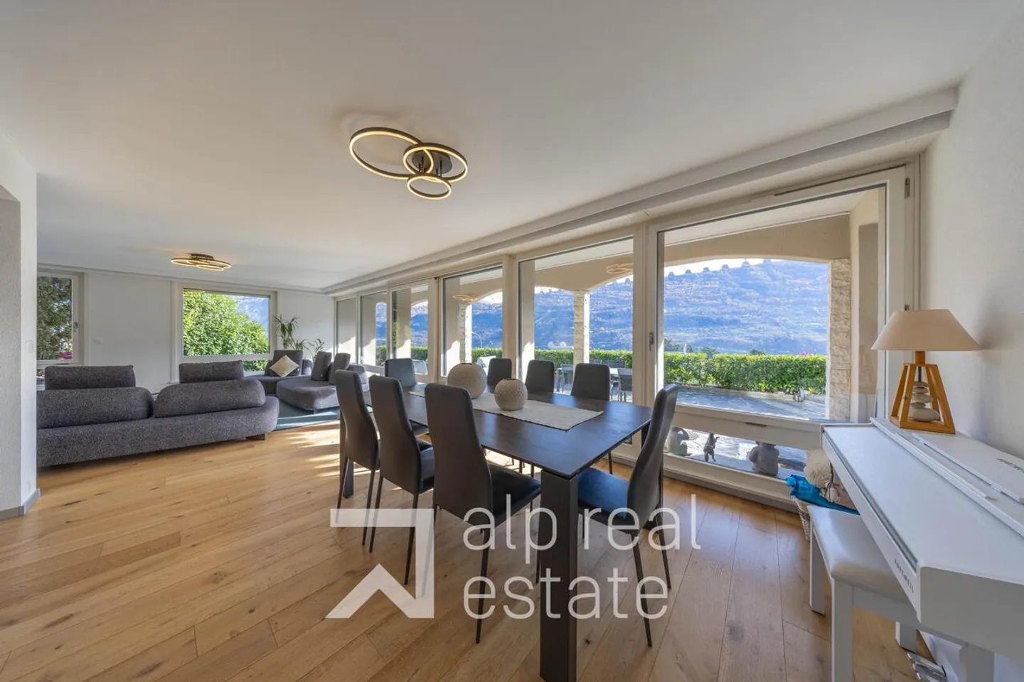 Villa architettonica con vista panoramica sui castelli - Foto 6 di 17