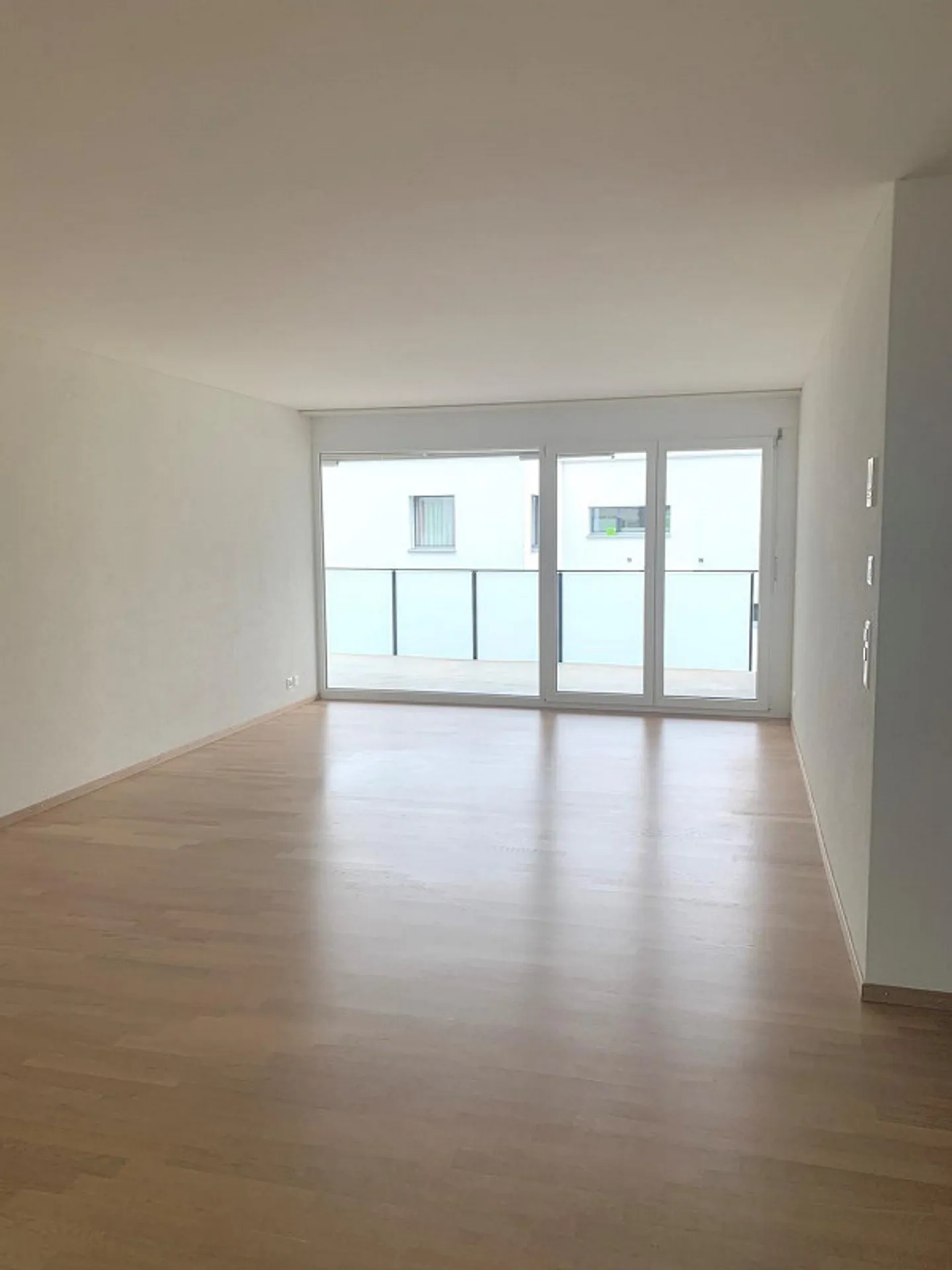 Appartamento luminoso di 4,5 stanze in affitto nell'Oberland - Foto 4 di 8