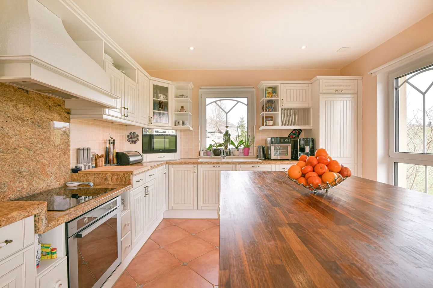 Maison familiale moderne avec piscine - Photo 4 sur 16