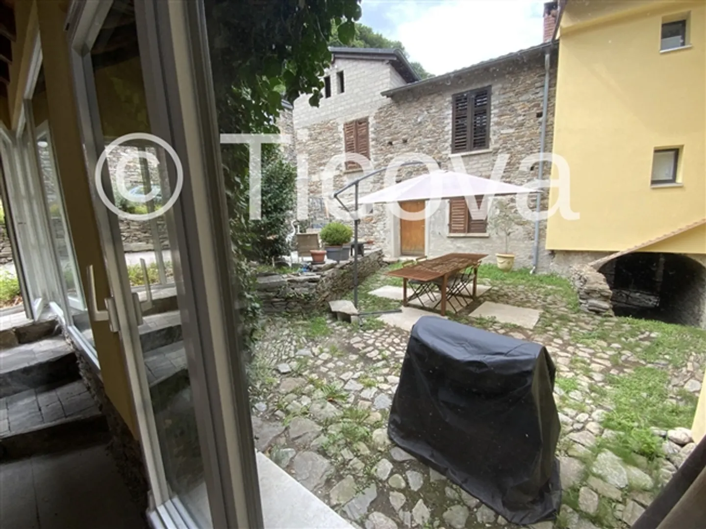 Apartment in completely renovated core - Photo 14 of 15