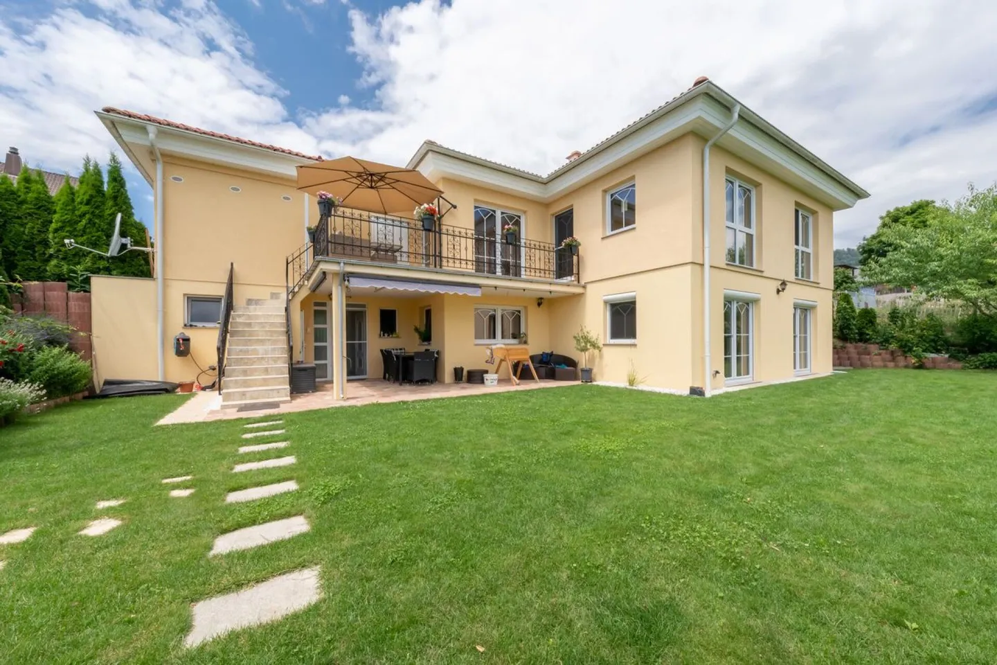 Maison familiale moderne avec piscine - Photo 13 sur 16