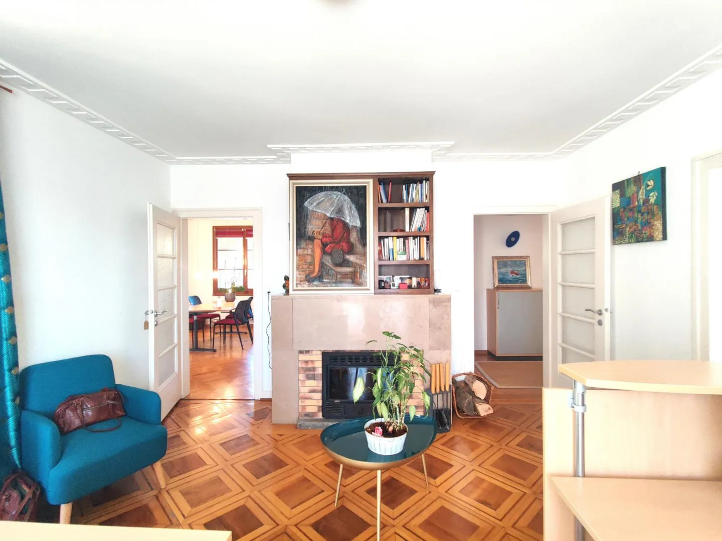 Spacious 5-room apartment with fireplace in Plan-les-Ouates - Photo 2 of 8