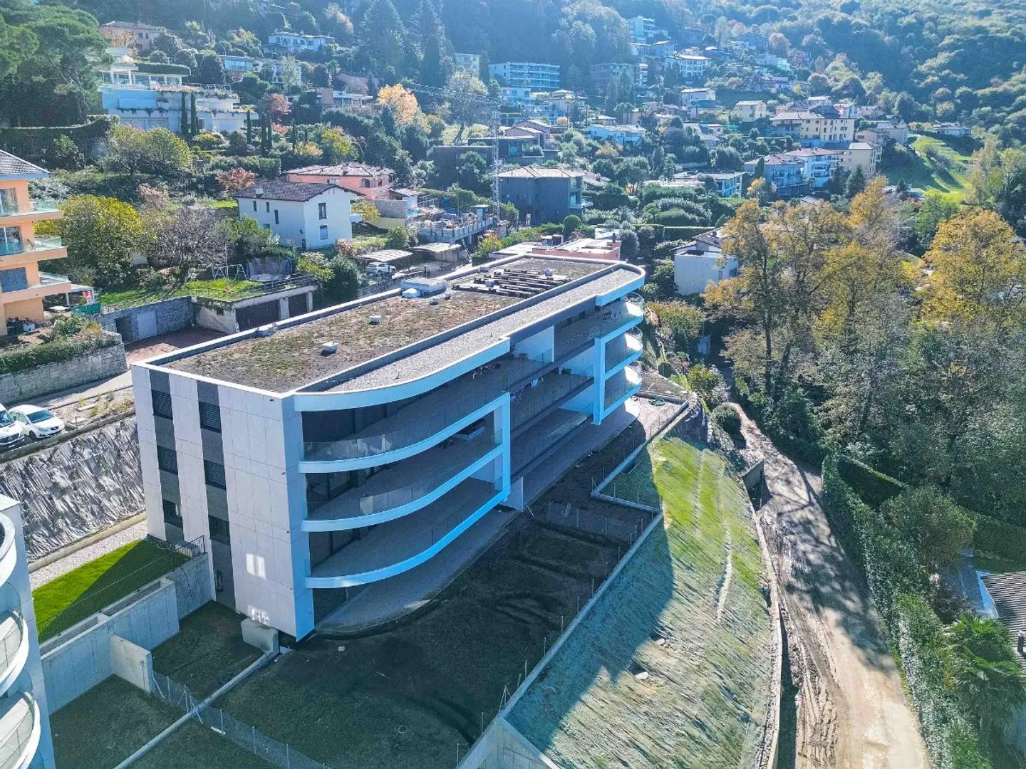 Apartment with garden and lake view in Montagnola - Photo 2 of 4