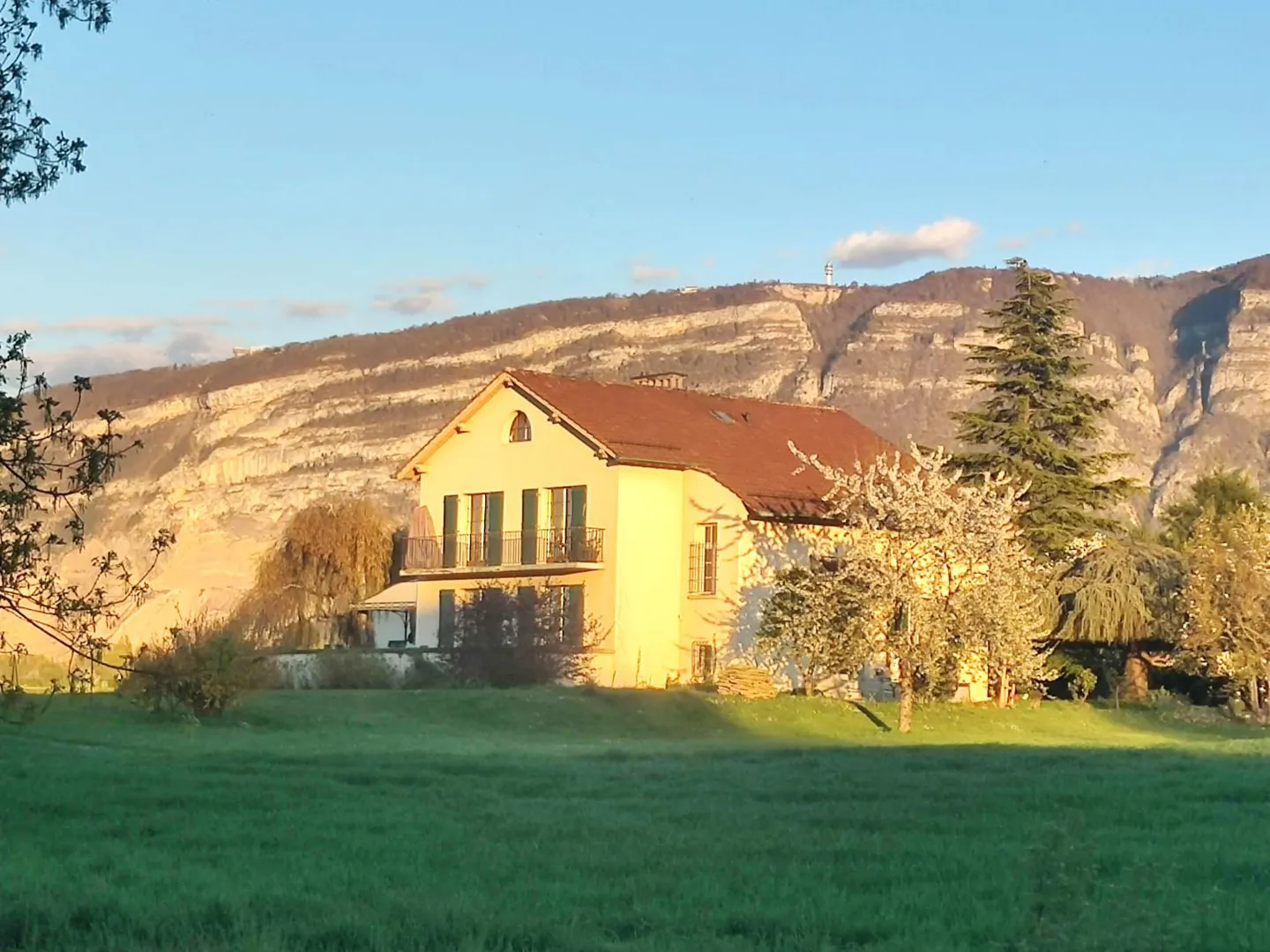 Spacious 5-room apartment with fireplace in Plan-les-Ouates - Photo 8 of 8