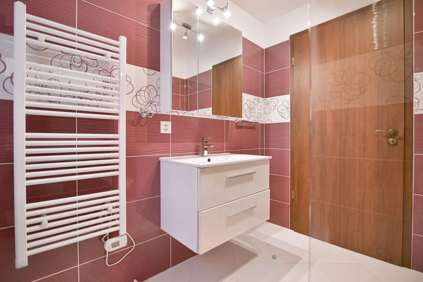 Maison familiale moderne avec piscine - Photo 12 sur 16