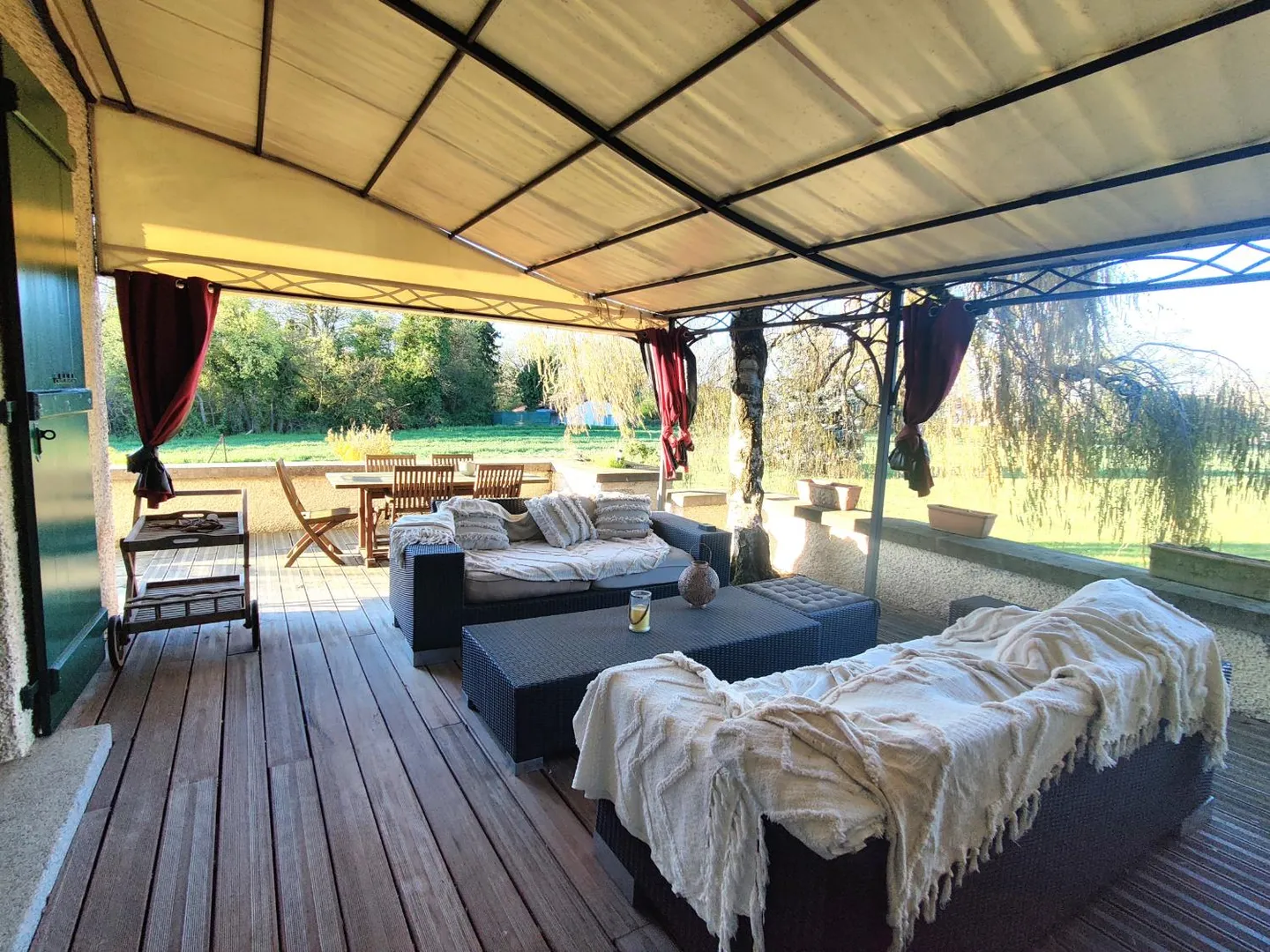 Spacious 5-room apartment with fireplace in Plan-les-Ouates - Photo 1 of 8