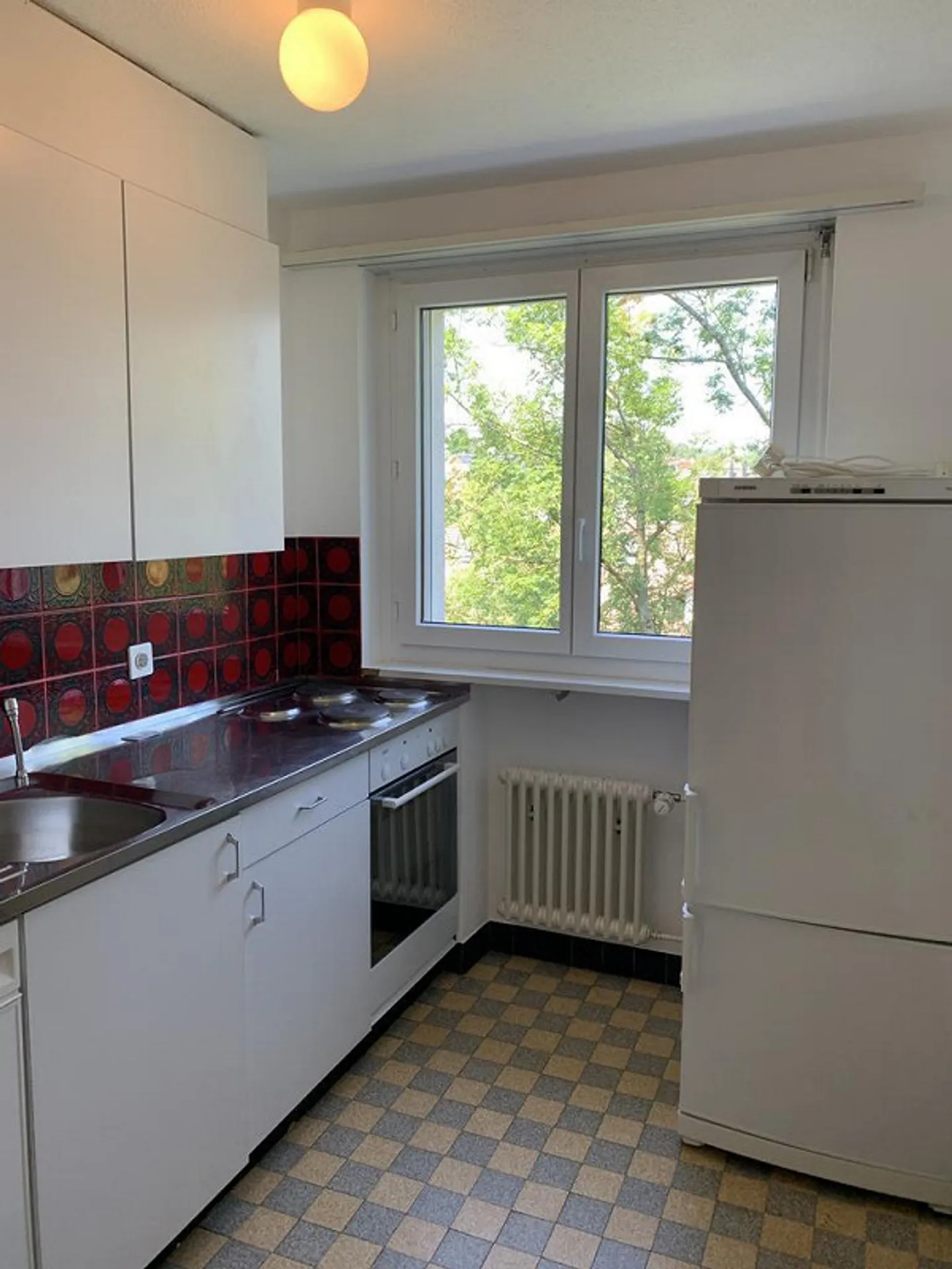Spacious apartment in a quiet and well-kept neighborhood - Photo 2 of 7
