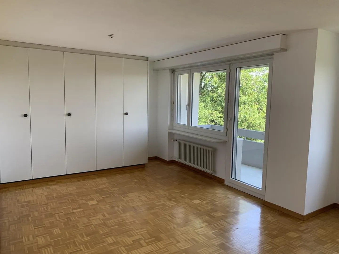 Spacious apartment in a quiet and well-kept neighborhood - Photo 3 of 7