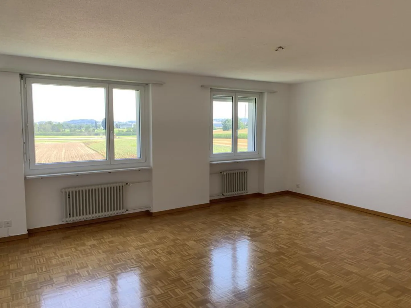 Spacious apartment in a quiet and well-kept neighborhood - Photo 4 of 7