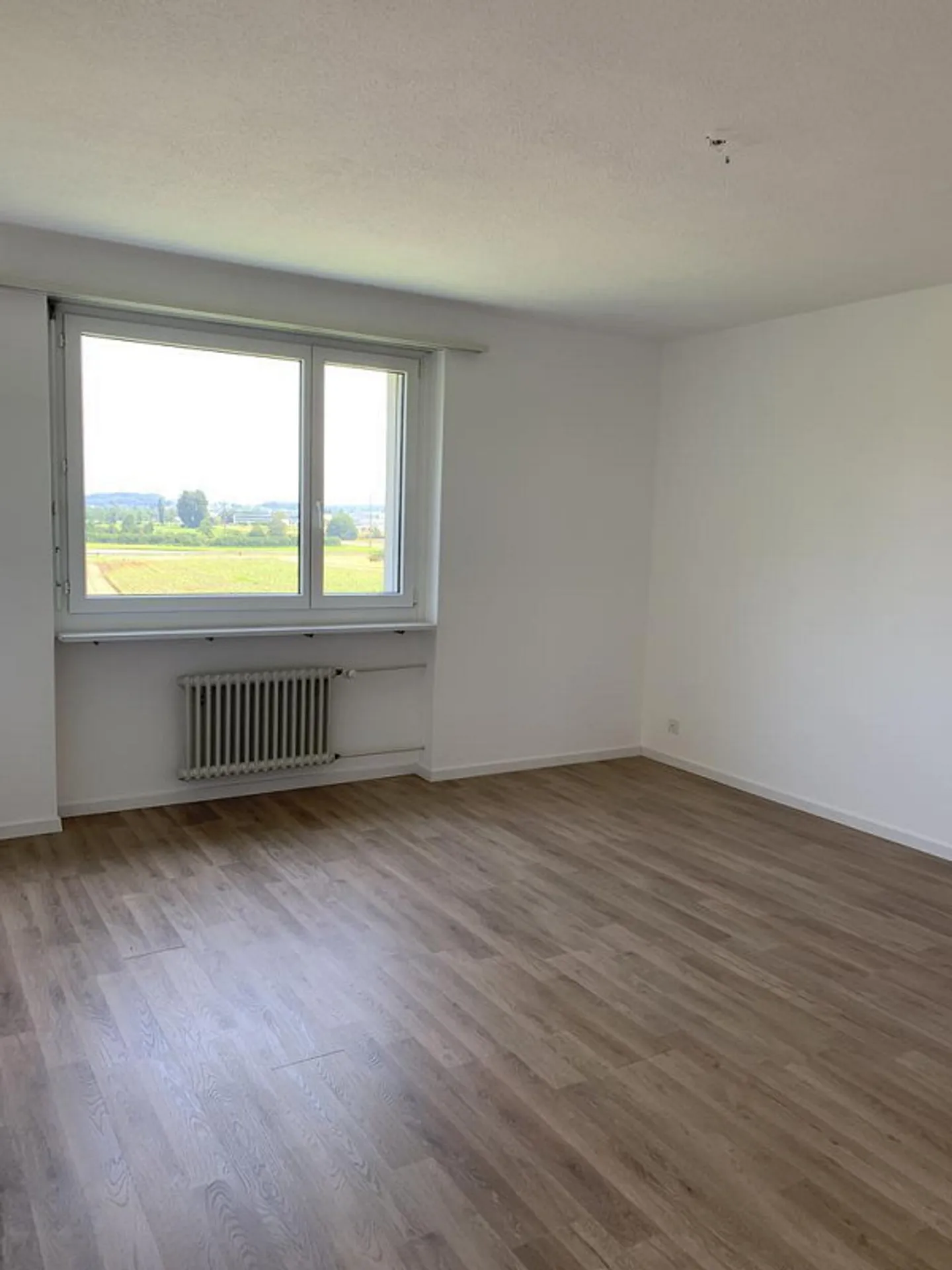 Spacious apartment in a quiet and well-kept neighborhood - Photo 5 of 7
