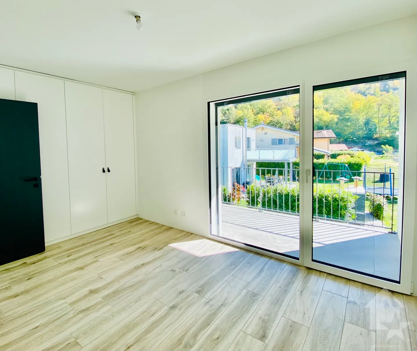 Magnifica nuova villa di 5,5 stanze, giardino, grande garage e posto auto! - Foto 14 di 24
