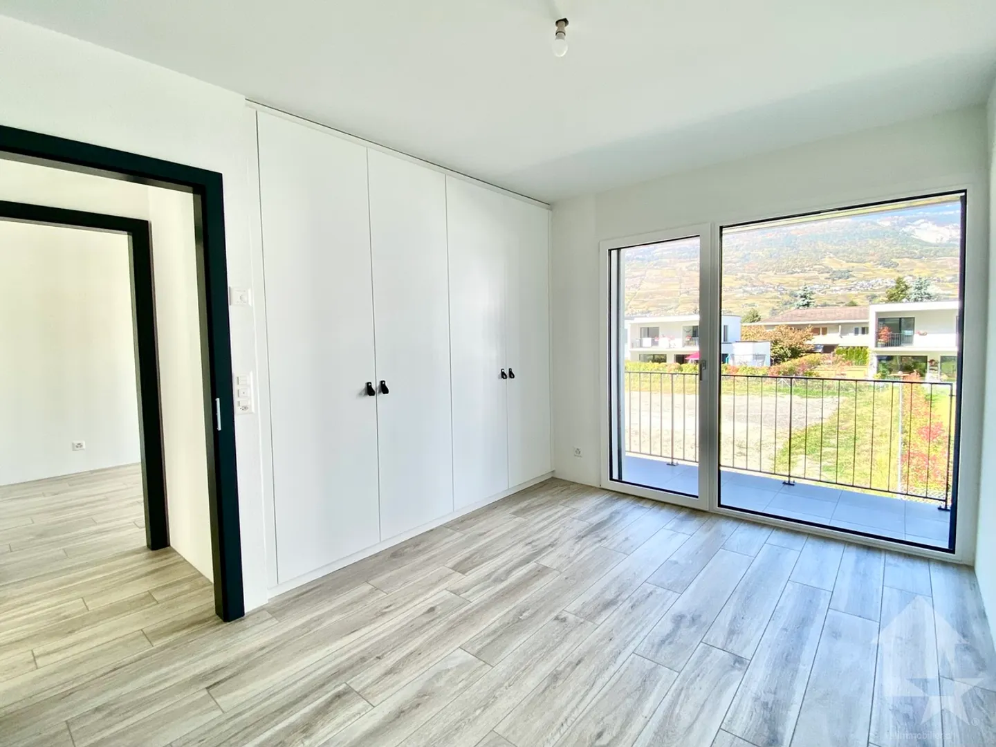 Magnifica nuova villa di 5,5 stanze, giardino, grande garage e posto auto! - Foto 19 di 24