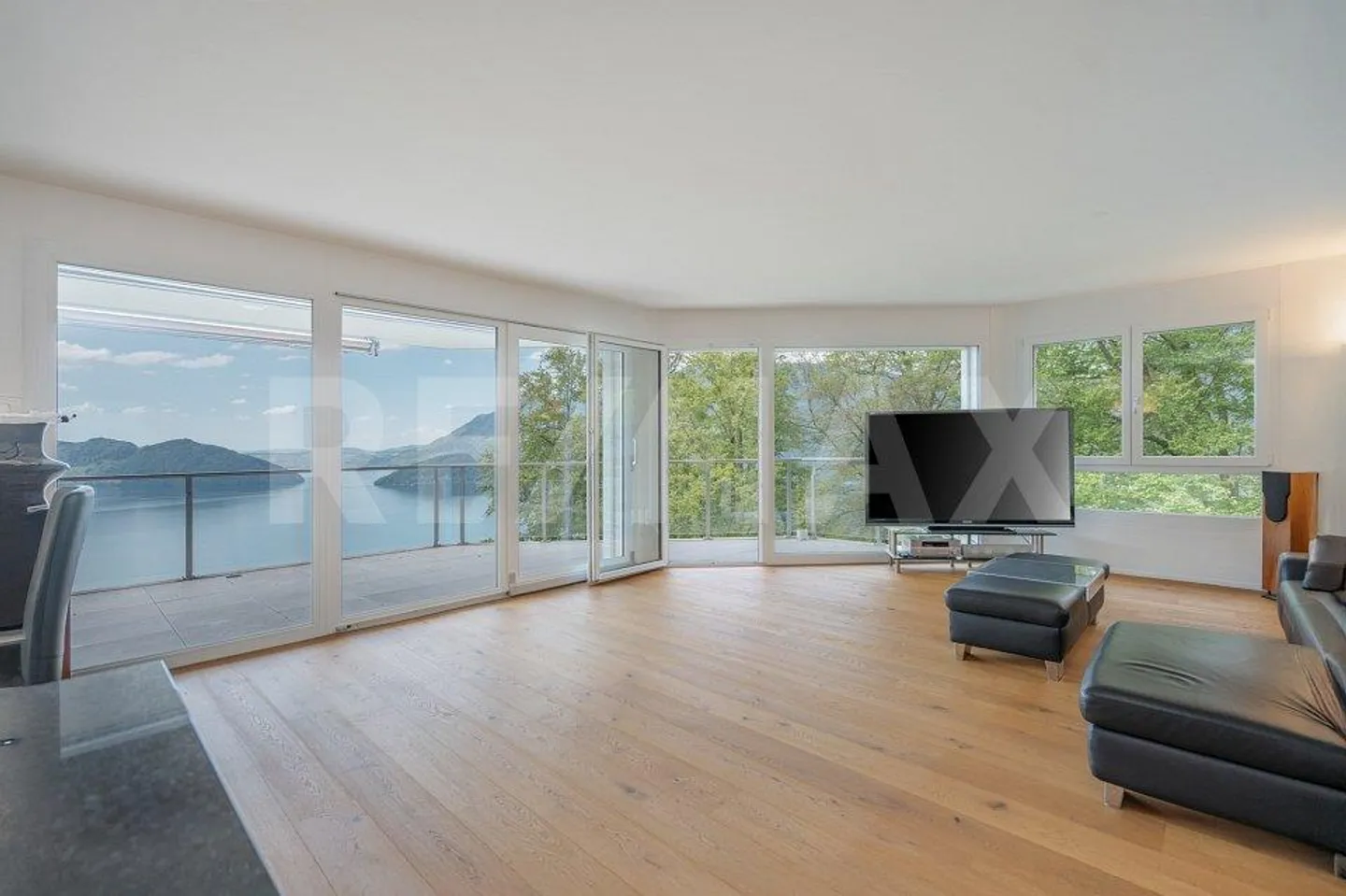 Appartement confortable avec vue panoramique au-dessus du lac des Quatre-Cantons - Photo 1 sur 13