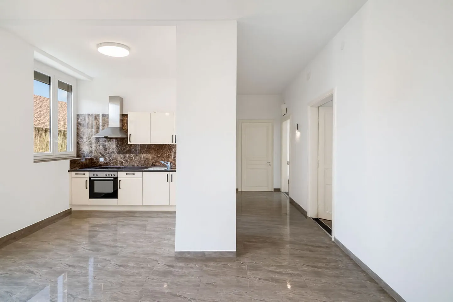 Fully renovated 3-room apartment. - Photo 2 of 5