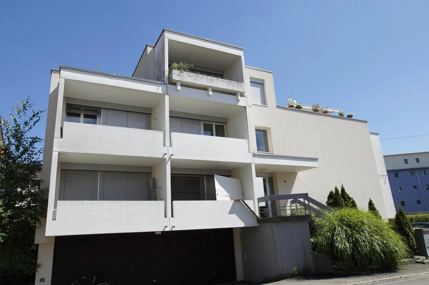 Moderno appartamento con 1 camera al confine della città di Zug - Foto 1 di 7