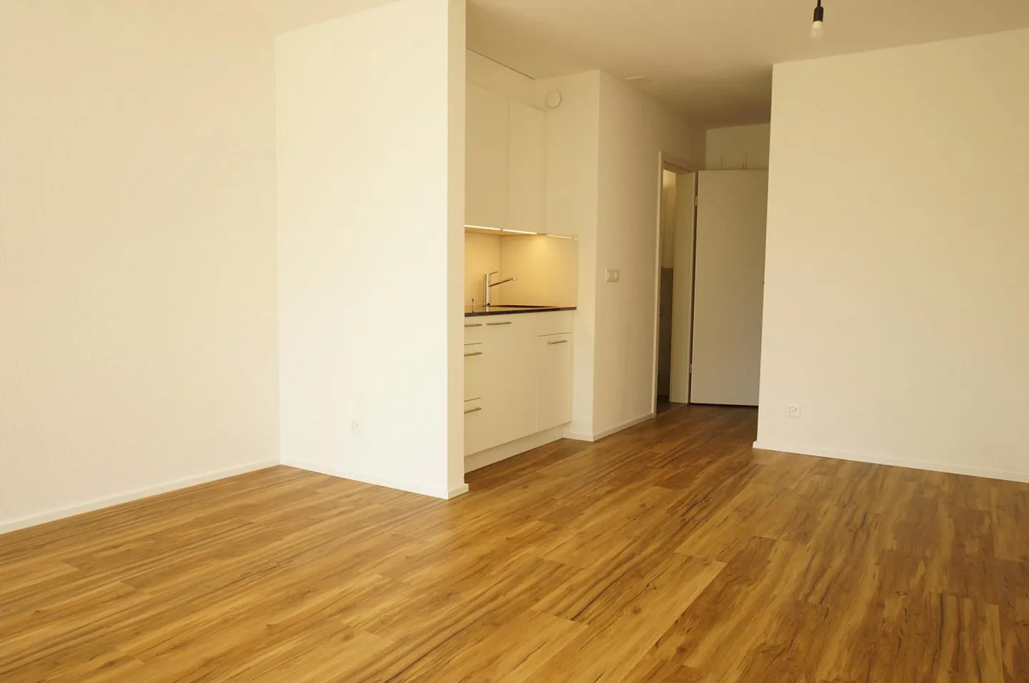 Moderno appartamento con 1 camera al confine della città di Zug - Foto 2 di 7