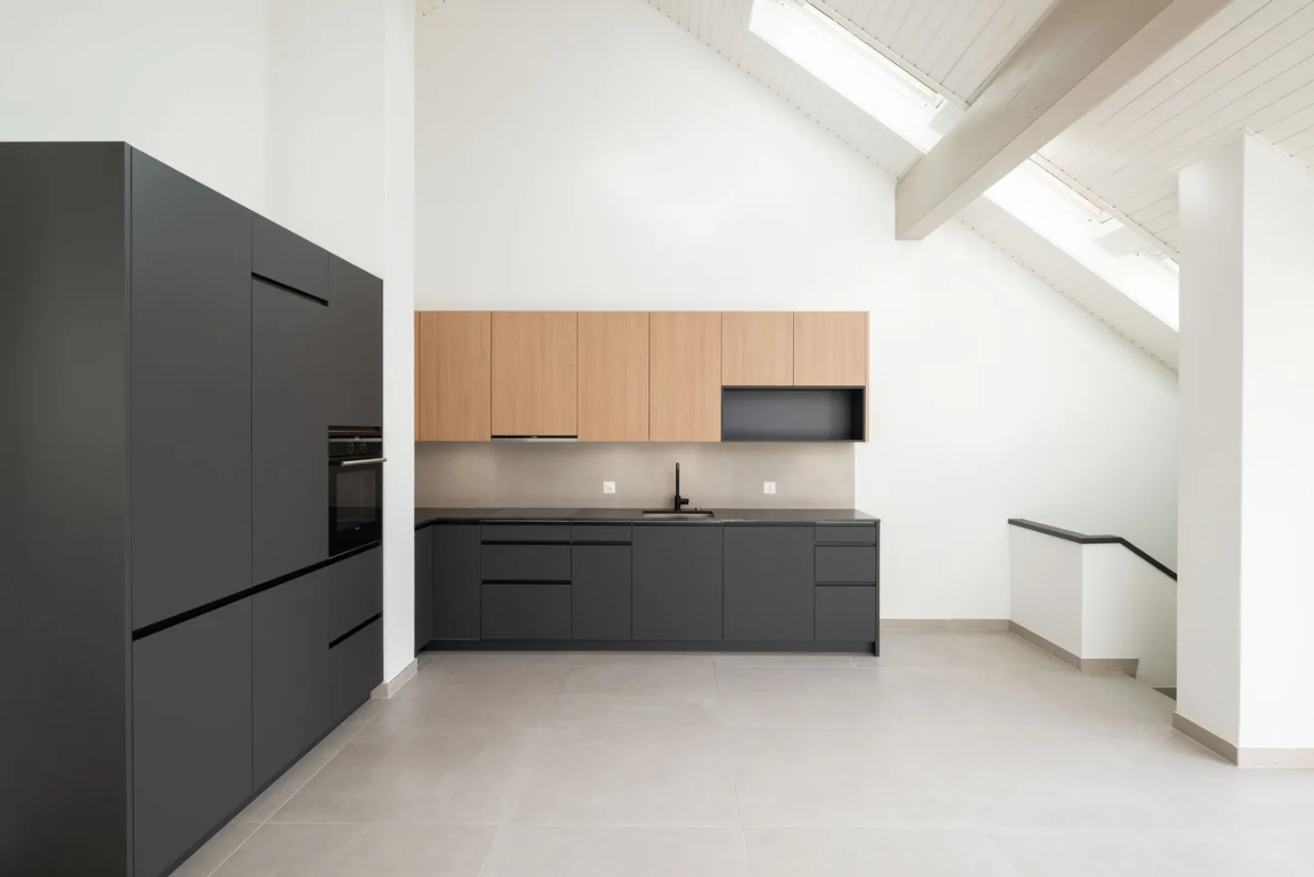 Superb renovated duplex of 4.5 rooms in a calm and green setting - Photo 1 of 13