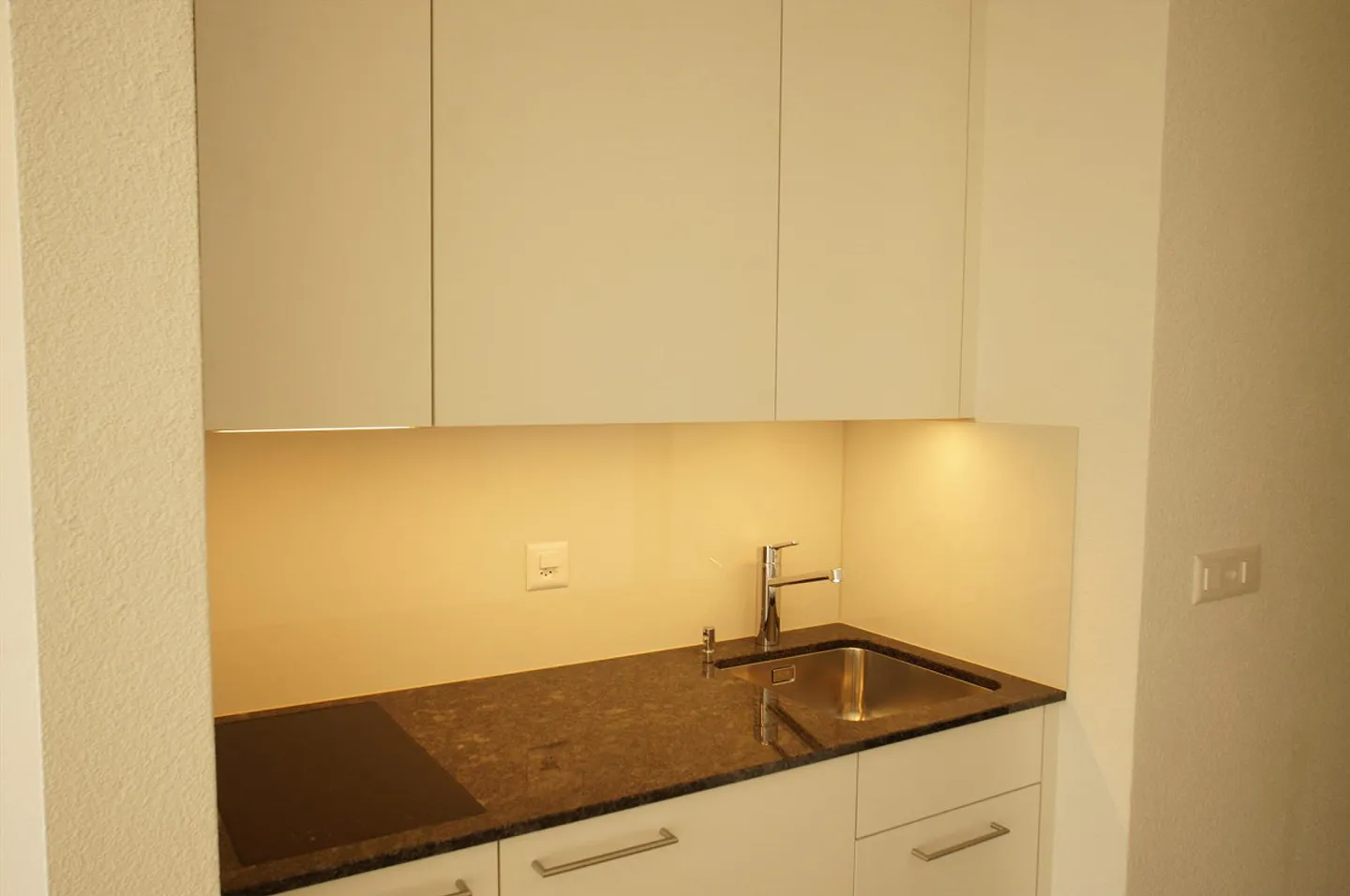 Moderno appartamento con 1 camera al confine della città di Zug - Foto 3 di 7